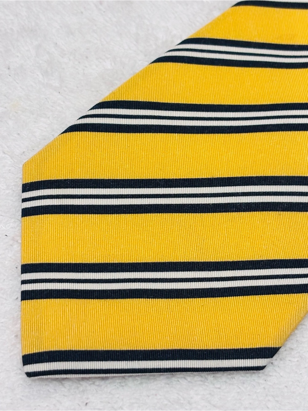 Brand New Stylish Tie By The London Trading Company - Tie Is 3 3/4 Inches Wide